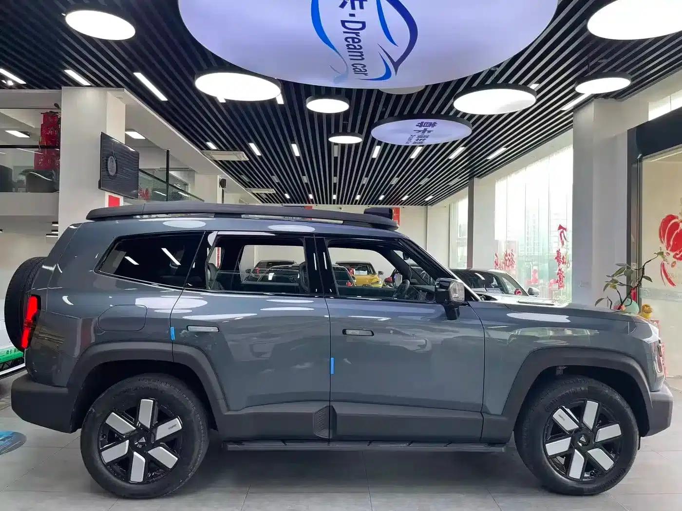 Dark Blue G318 2024 Model, 4WD Air Suspension Version — миниатюра 14