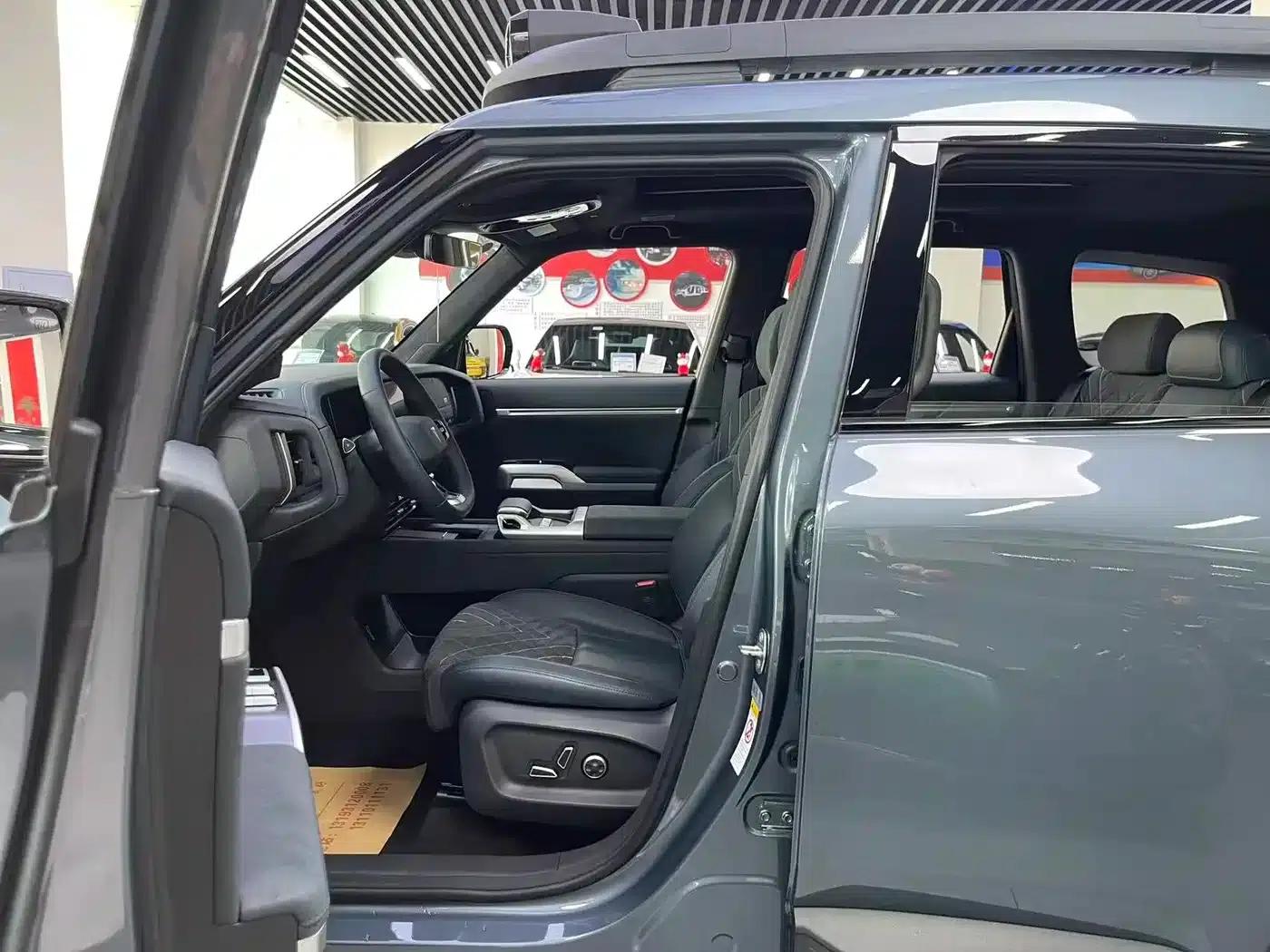 Dark Blue G318 2024 Model, 4WD Air Suspension Version — миниатюра 3