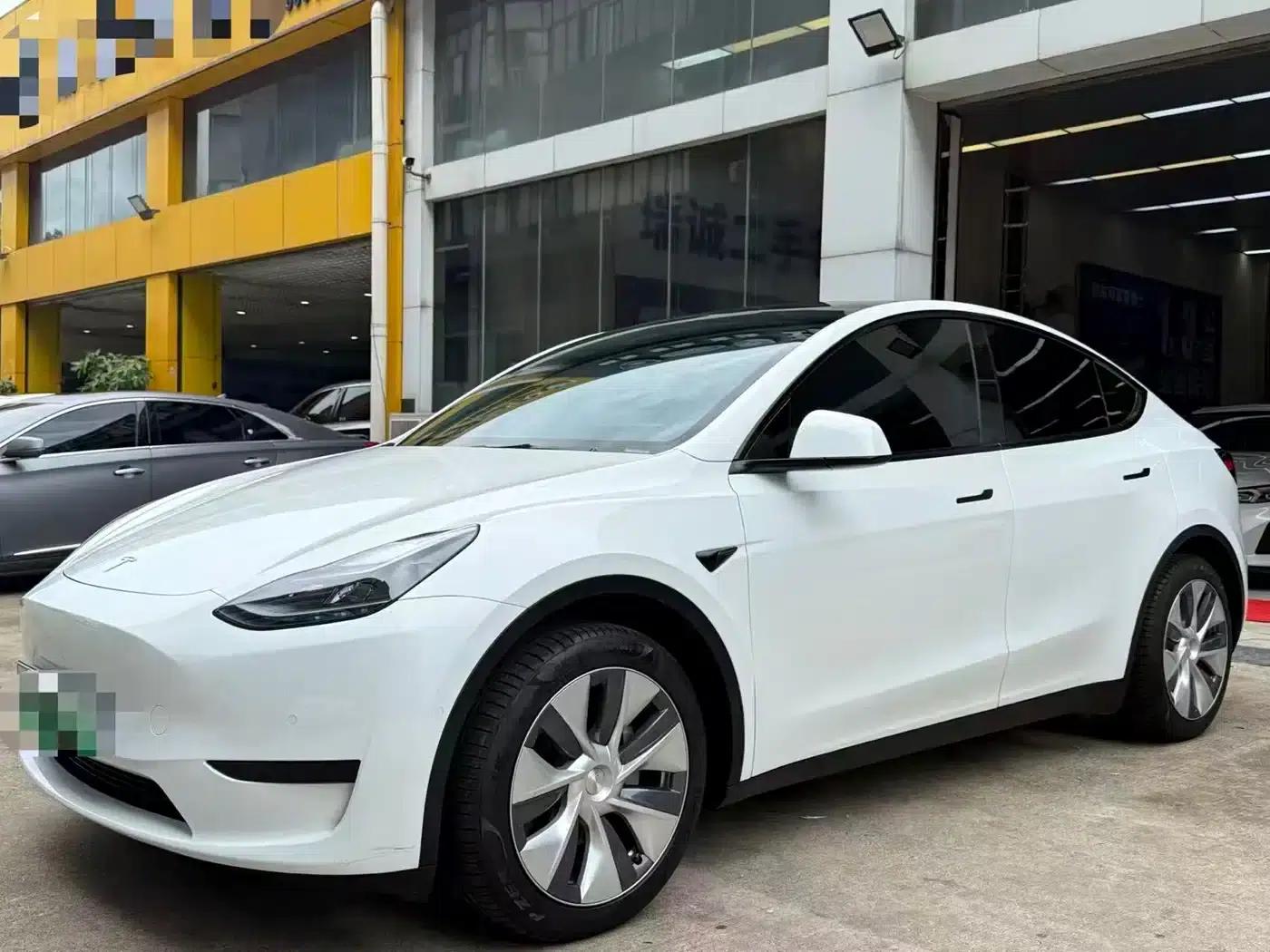 Model Y 2023 Rear-Wheel Drive — миниатюра 1