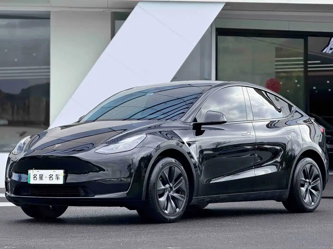 Model Y 2023 Long Range All-Wheel Drive — миниатюра 1