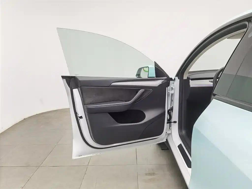 Model Y 2023 Rear-Wheel Drive — миниатюра 8