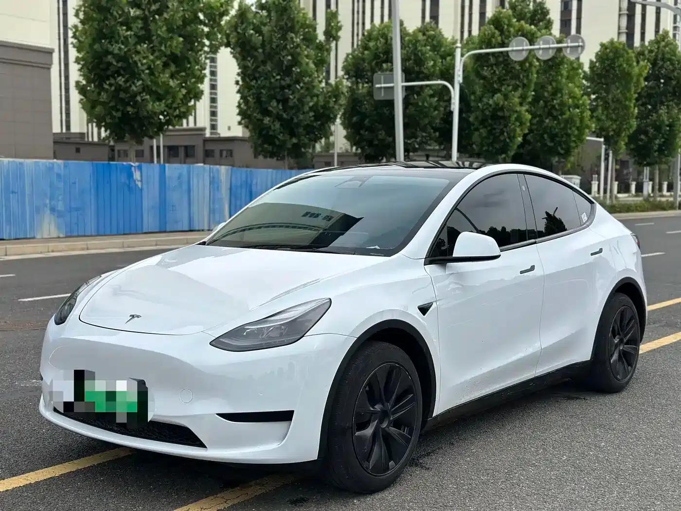 Model Y 2023 Rear-Wheel Drive — миниатюра 1