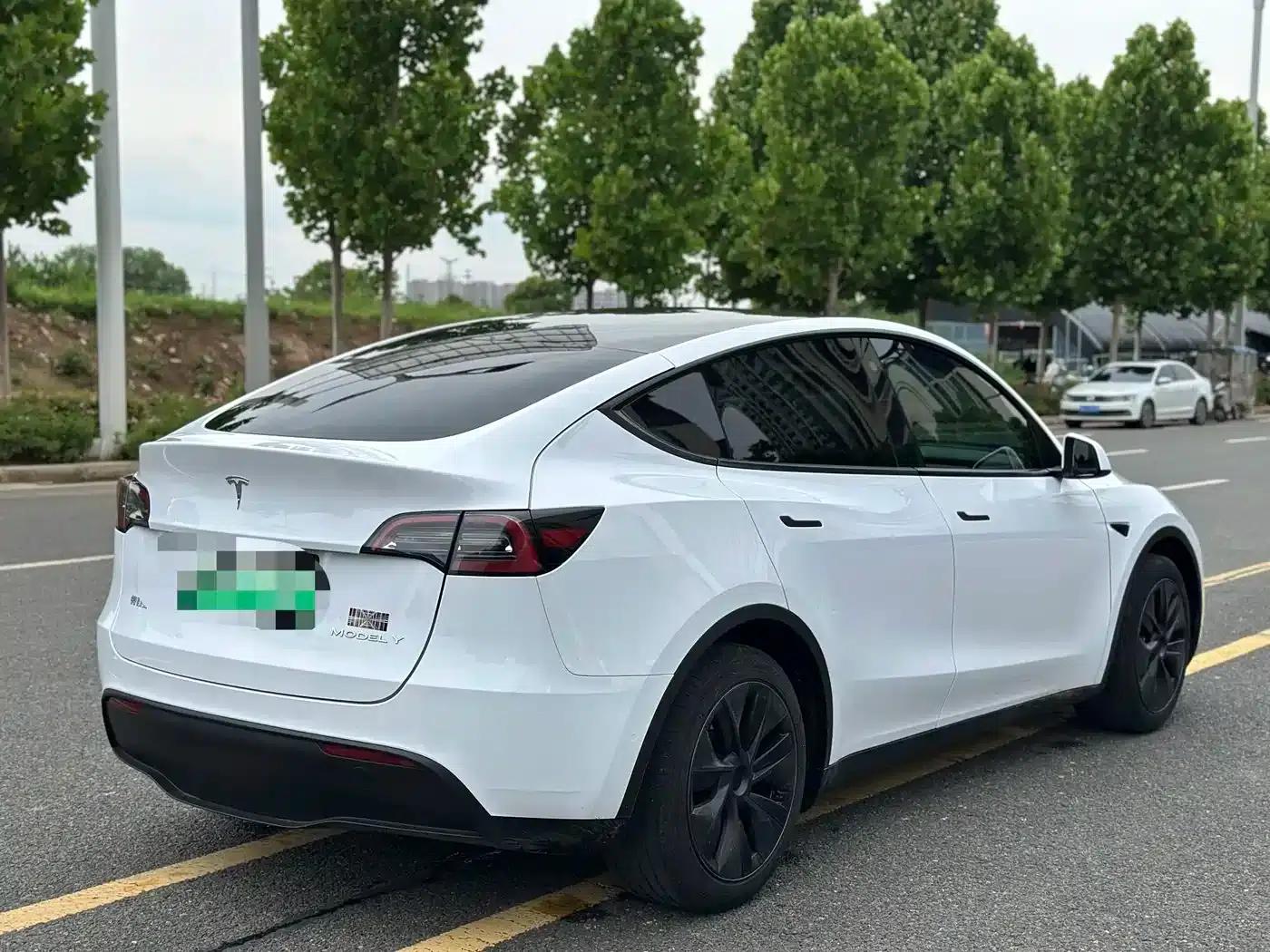 Model Y 2023 Rear-Wheel Drive — миниатюра 4