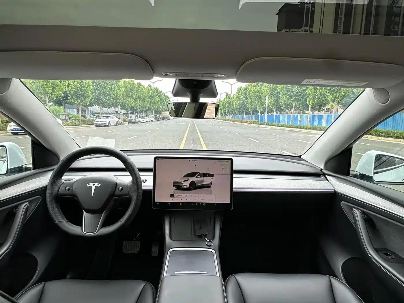 Model Y 2023 Rear-Wheel Drive — миниатюра 8