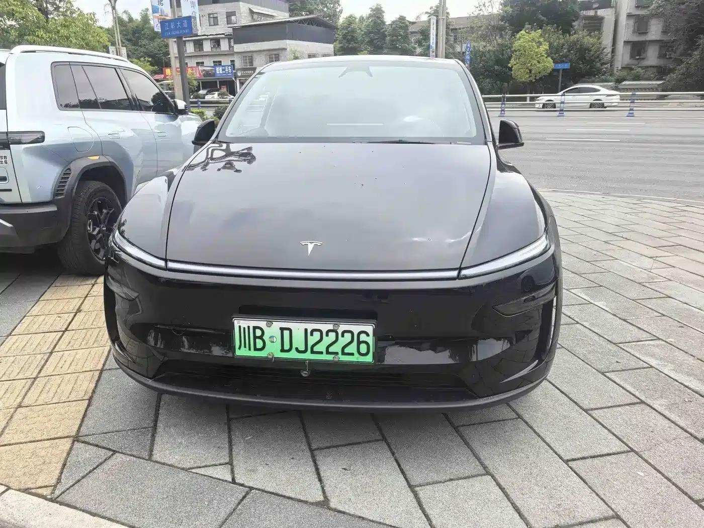 Model Y 2025 Rear-Wheel Drive — миниатюра 1
