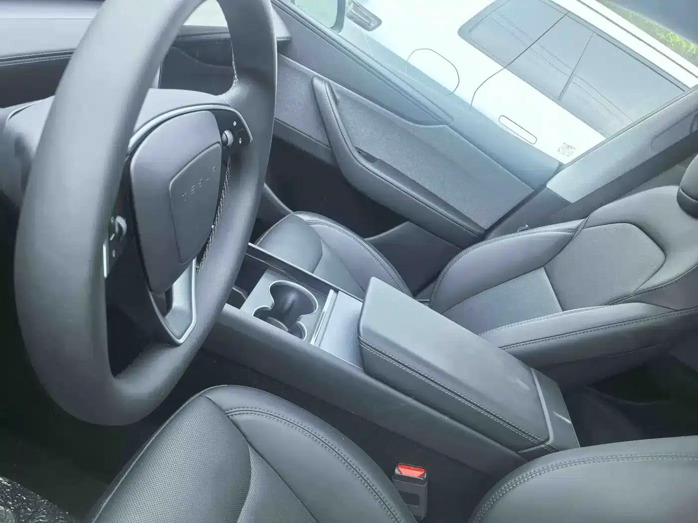 Model Y 2025 Rear-Wheel Drive — миниатюра 3