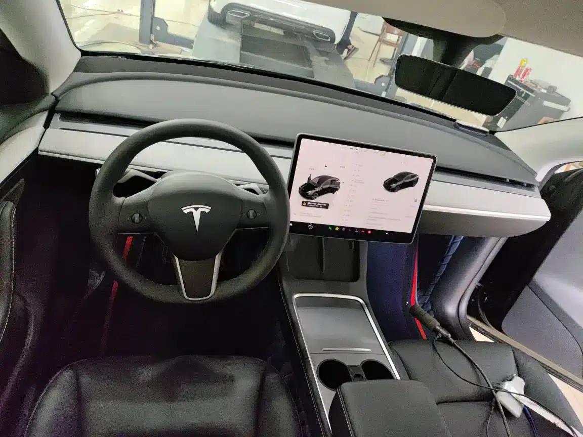 Model Y 2024 Long Range All-Wheel Drive — миниатюра 3