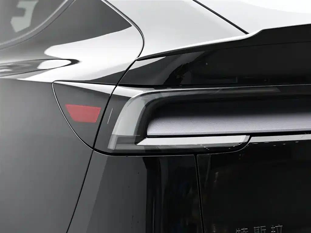 Model Y L 2025 Long Range All-Wheel Drive — миниатюра 7