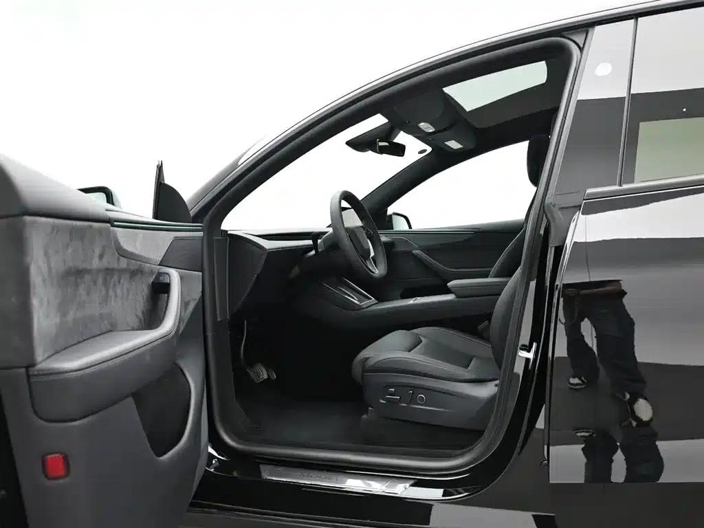 Model Y L 2025 Long Range All-Wheel Drive — миниатюра 9