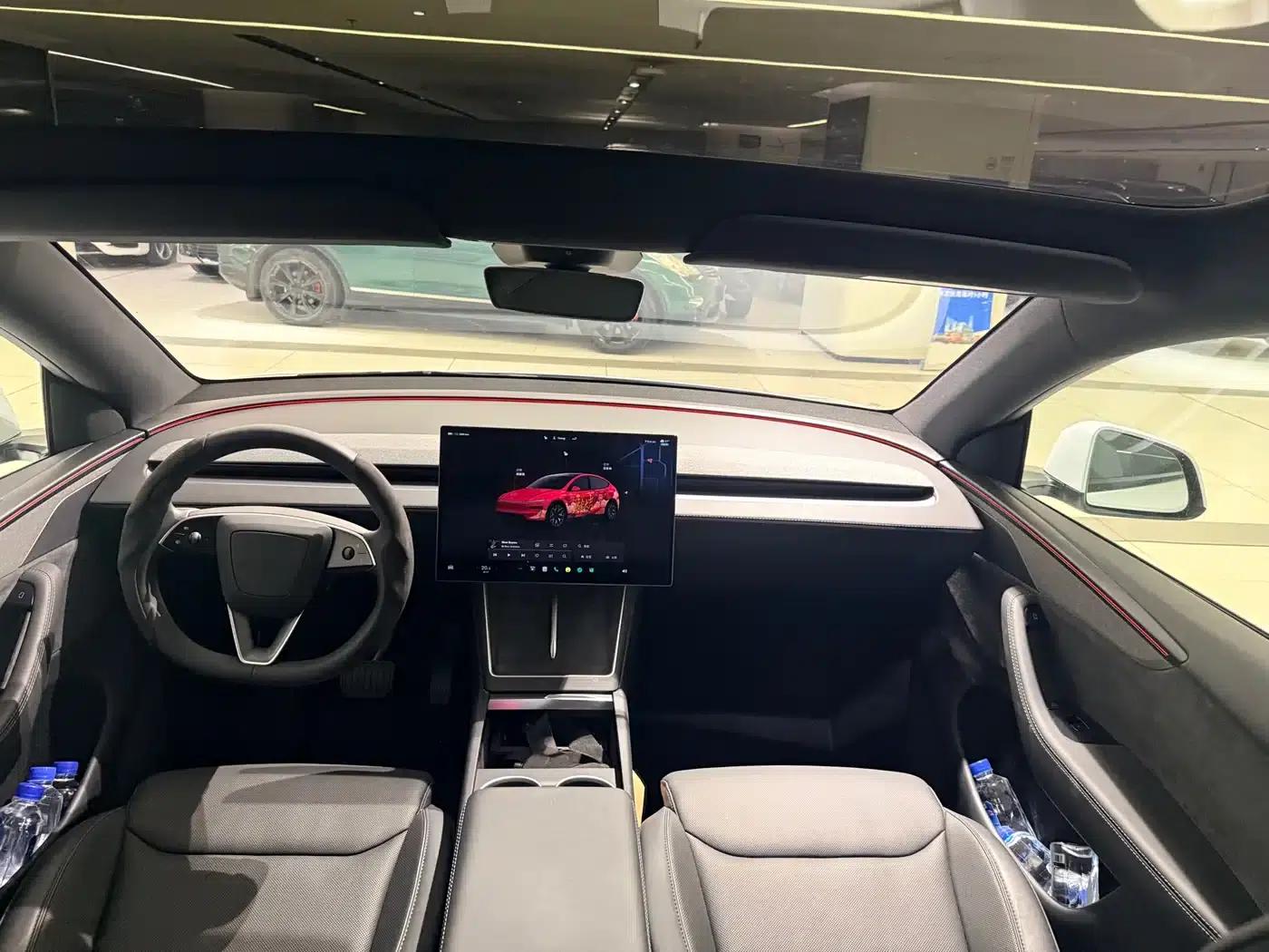 Model Y L 2025 Long Range All-Wheel Drive — миниатюра 16