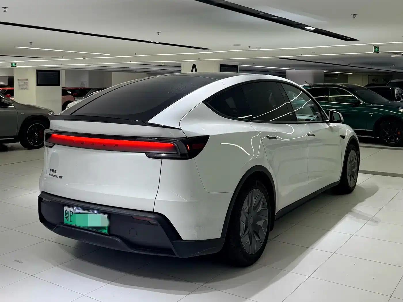 Model Y L 2025 Long Range All-Wheel Drive — миниатюра 5