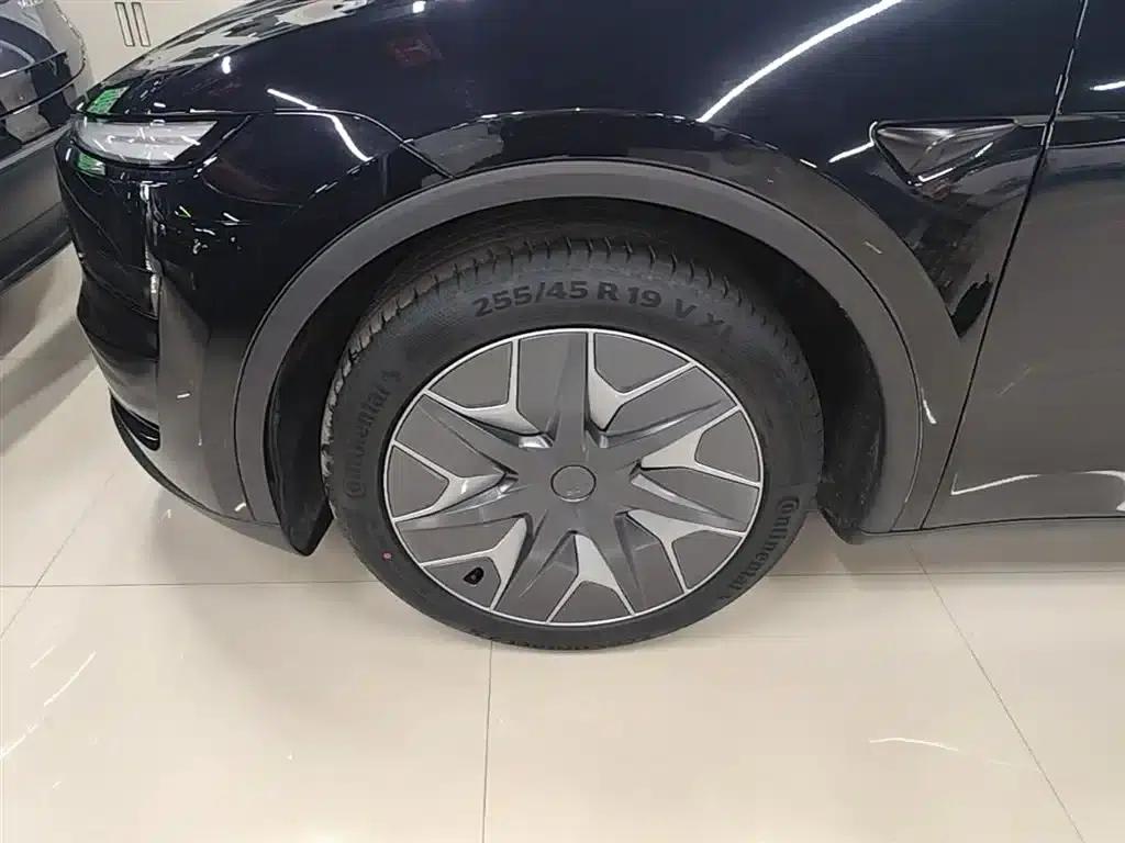 Model Y L 2025 Long Range All-Wheel Drive — миниатюра 23