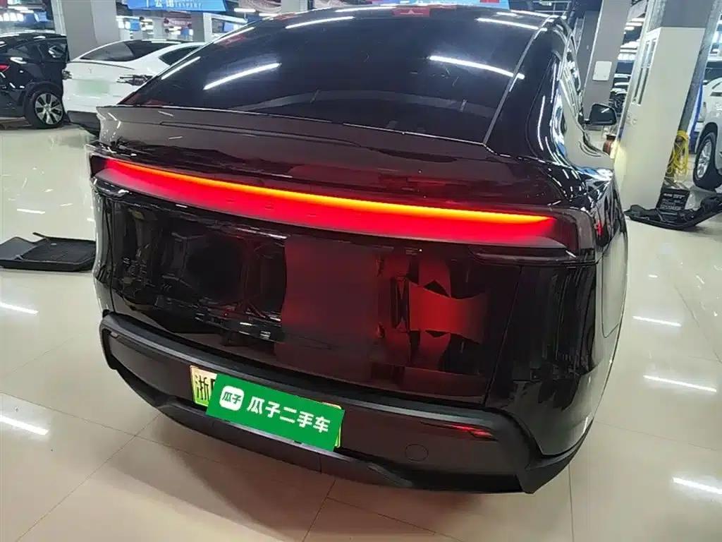 Model Y L 2025 Long Range All-Wheel Drive — миниатюра 6