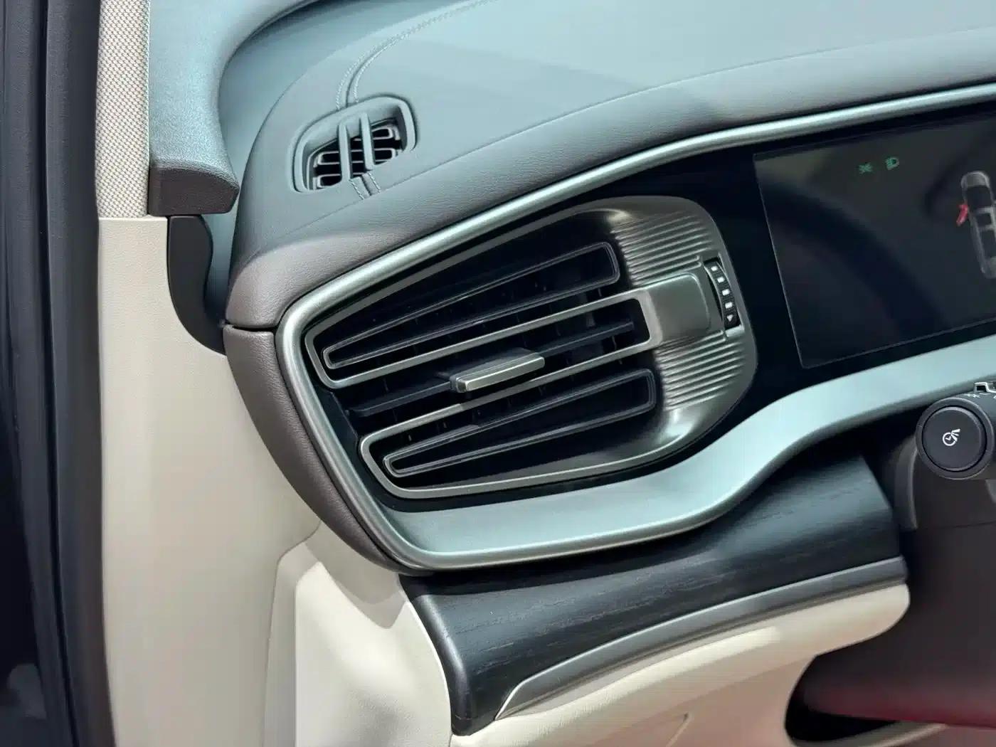 Denza D9 2024 DM-i 980 4WD Premium Edition — миниатюра 16