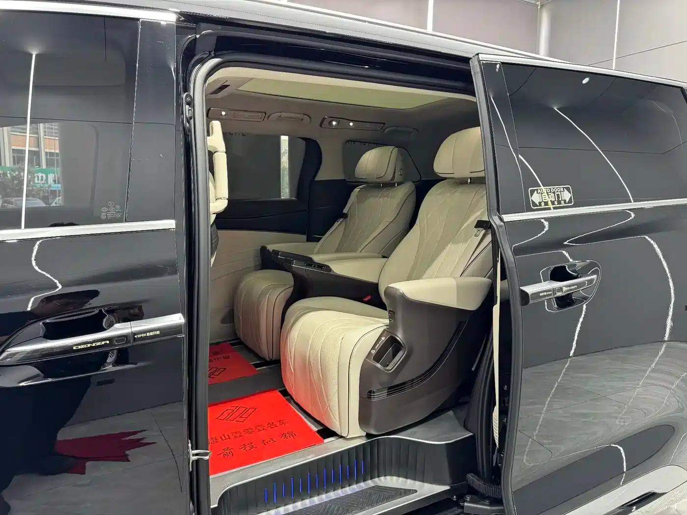 Denza D9 2024 DM-i 980 4WD Premium Edition — миниатюра 20