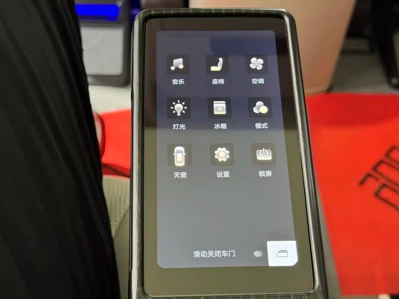 Denza D9 2024 DM-i 980 4WD Premium Edition — миниатюра 21