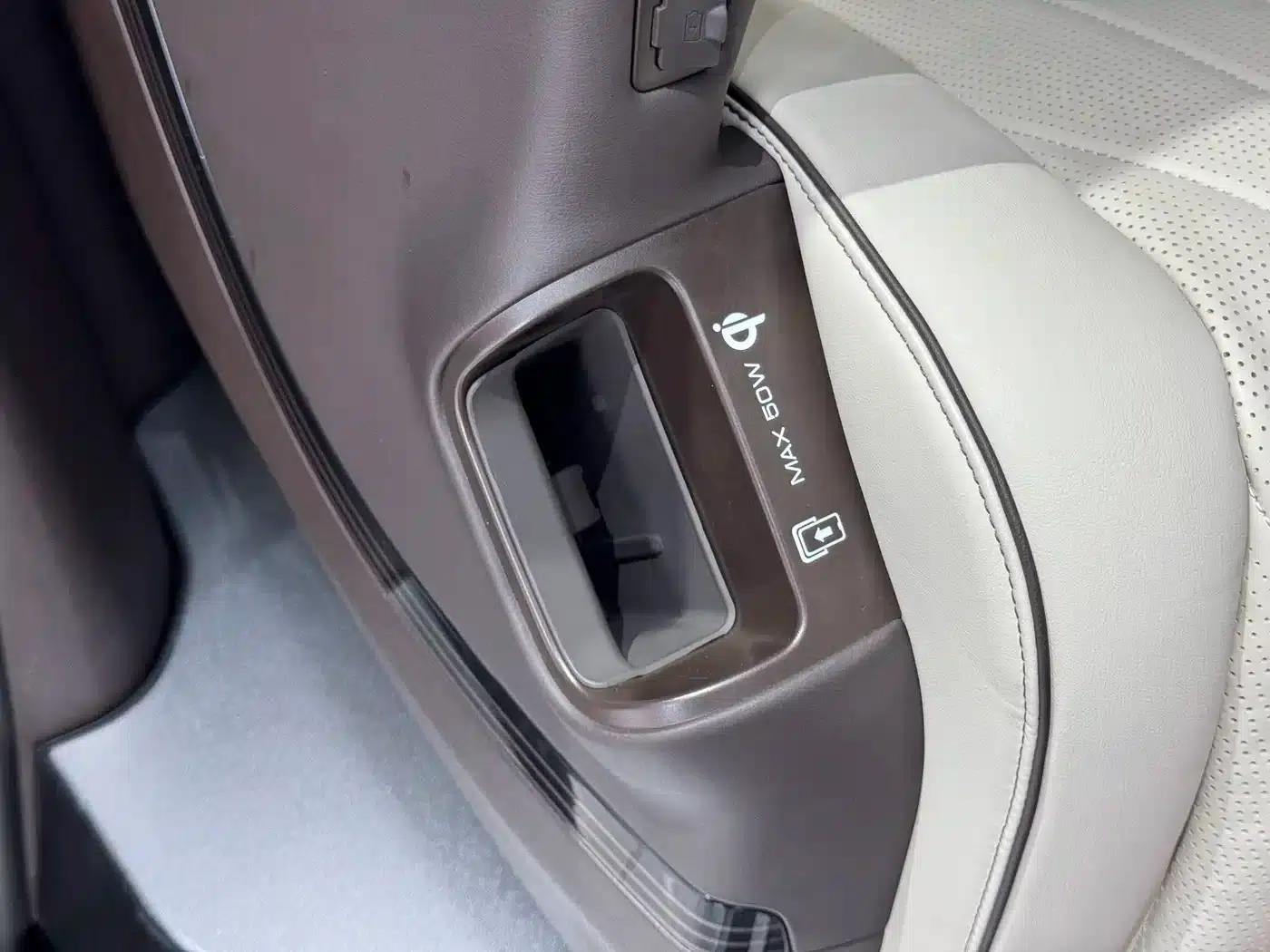 Denza D9 2024 DM-i 980 4WD Premium Edition — миниатюра 22