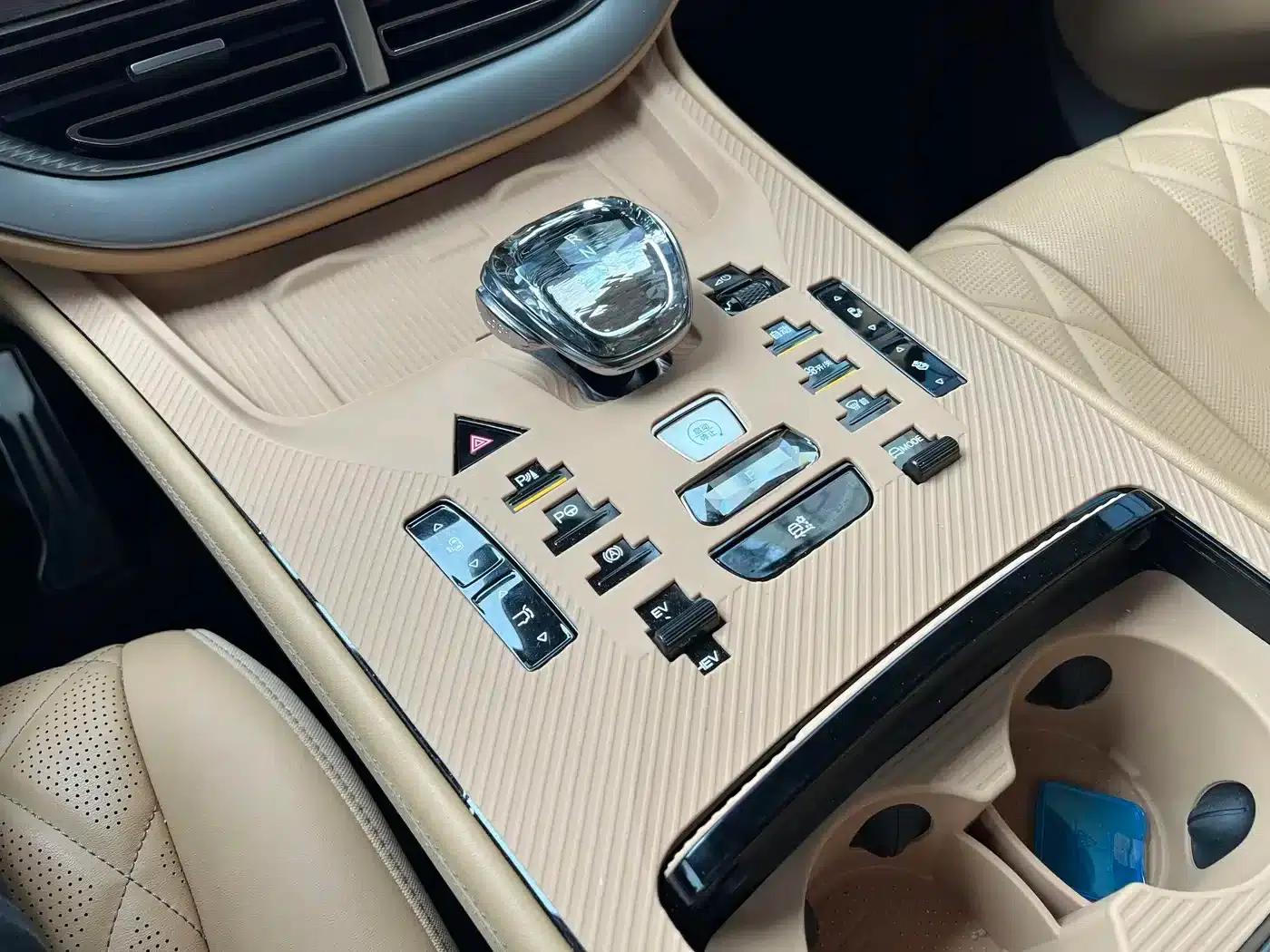Denza D9 2025 DM-i Smart Driving Edition 1020 AWD Premium Model — миниатюра 3