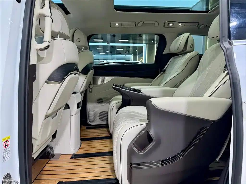 Denza D9 2024 DM-i 980 4WD Premium Edition — миниатюра 18