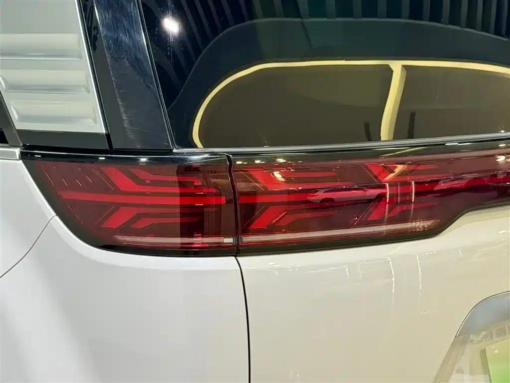 Denza D9 2024 DM-i 980 4WD Premium Edition — миниатюра 9