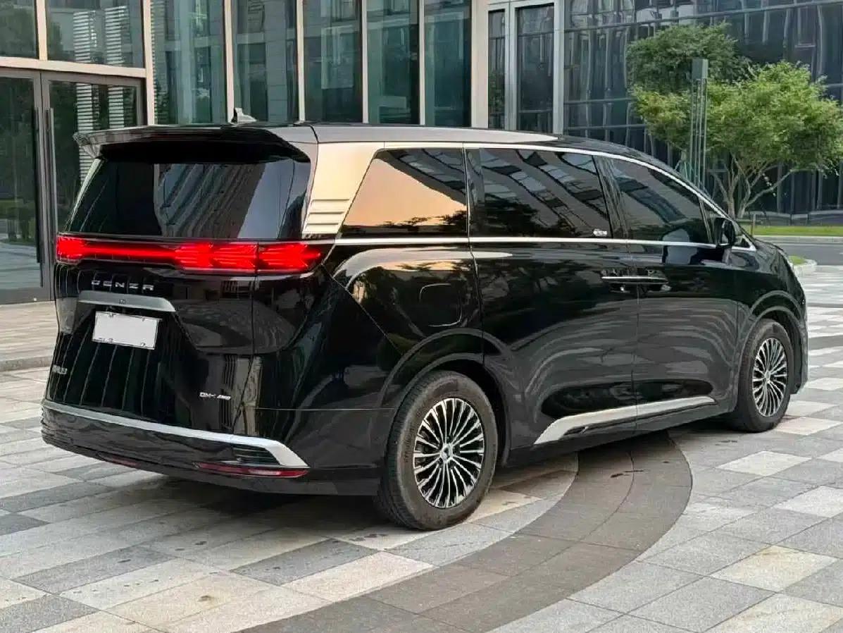 Denza D9 2022 DM-i 970 AWD Flagship Edition — миниатюра 2