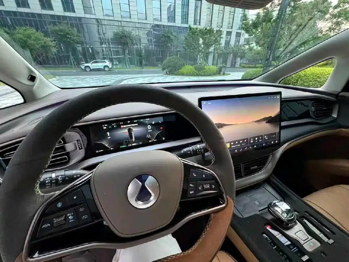 Denza D9 2022 DM-i 970 AWD Flagship Edition — миниатюра 4