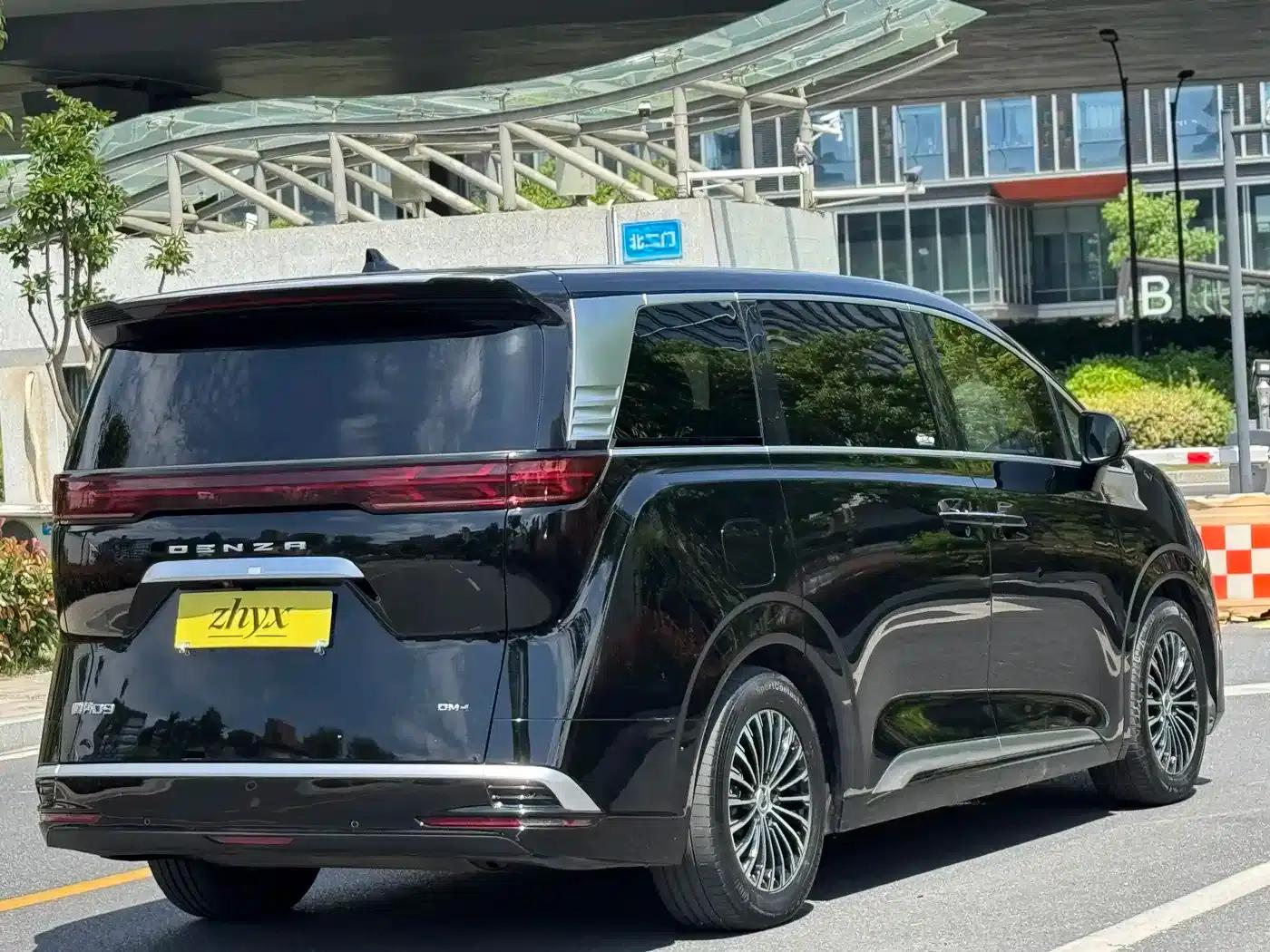 Denza D9 2022 DM-i 1040 Premium — миниатюра 7
