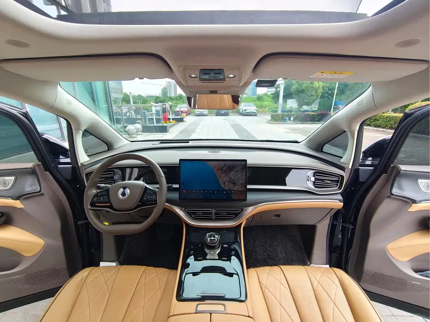 Denza D9 2022 DM-i 970 4WD Premium Edition — миниатюра 7