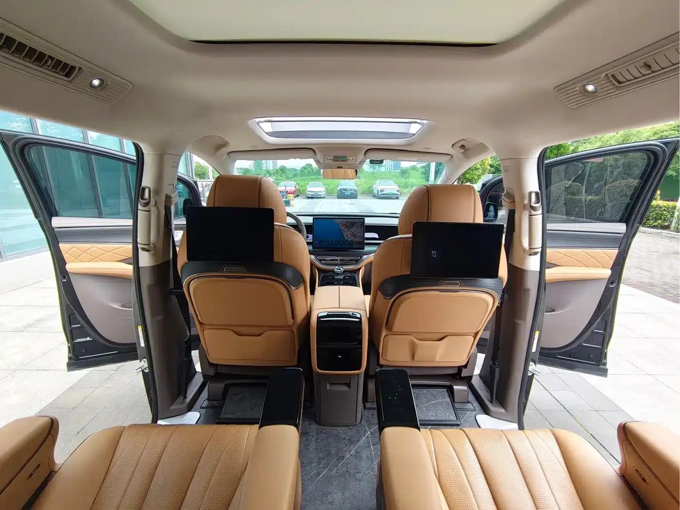 Denza D9 2022 DM-i 970 4WD Premium Edition — миниатюра 8