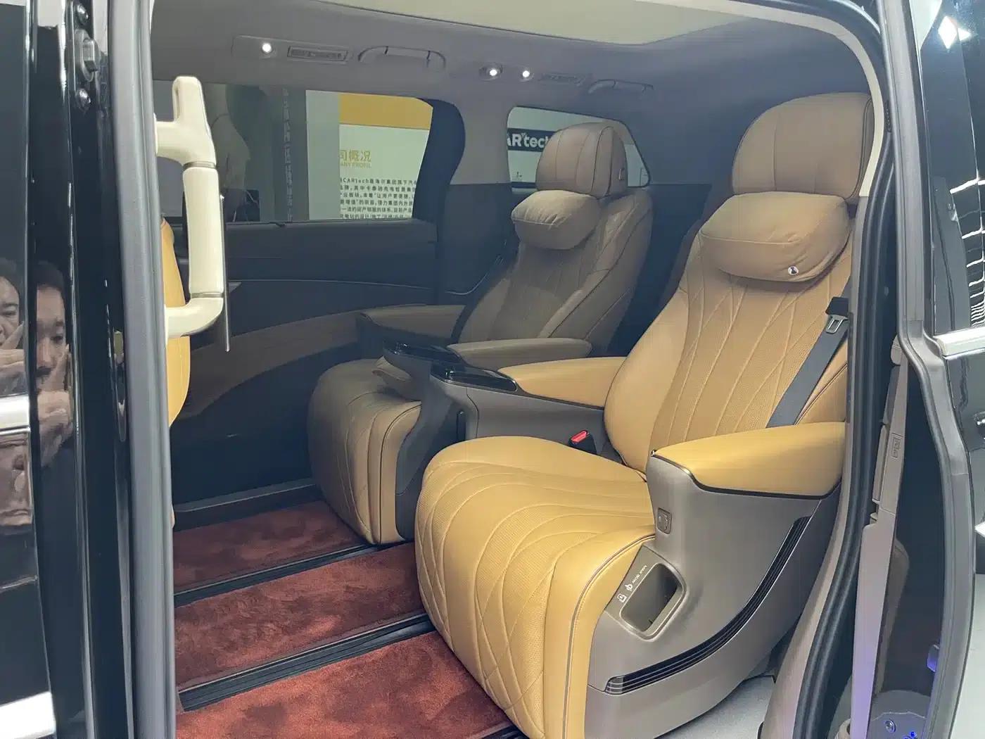 Denza D9 2022 DM-i 970 AWD Flagship Edition — миниатюра 11