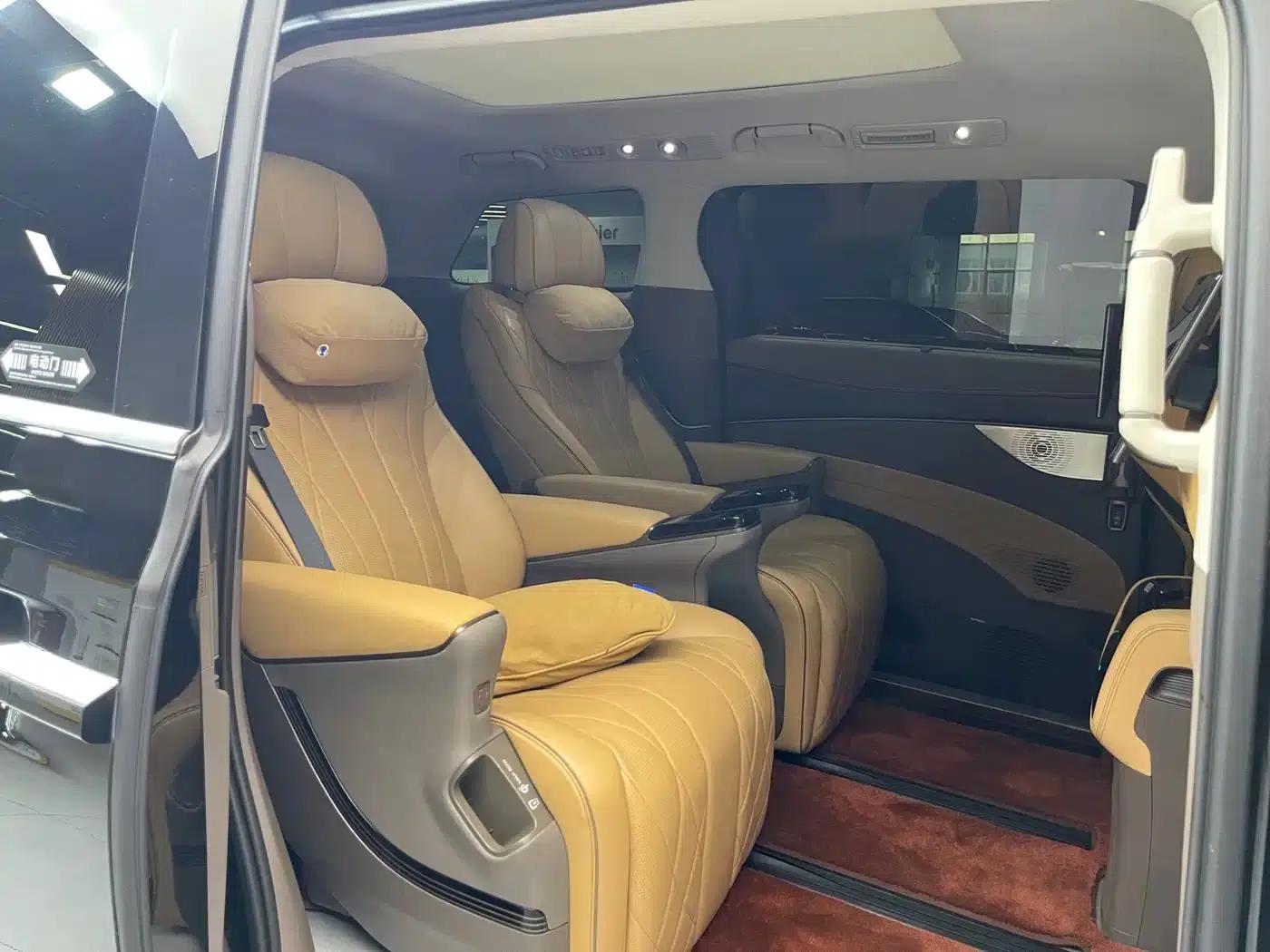 Denza D9 2022 DM-i 970 AWD Flagship Edition — миниатюра 12