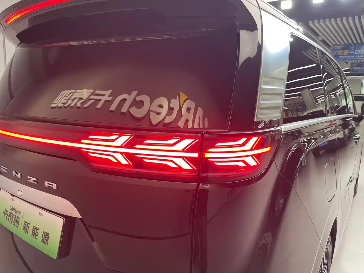 Denza D9 2022 DM-i 970 AWD Flagship Edition — миниатюра 24