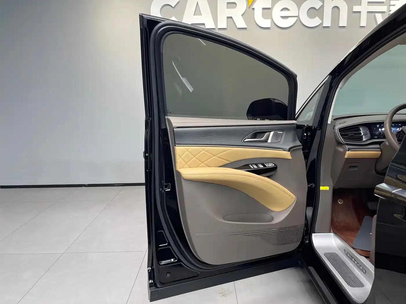 Denza D9 2022 DM-i 970 AWD Flagship Edition — миниатюра 28