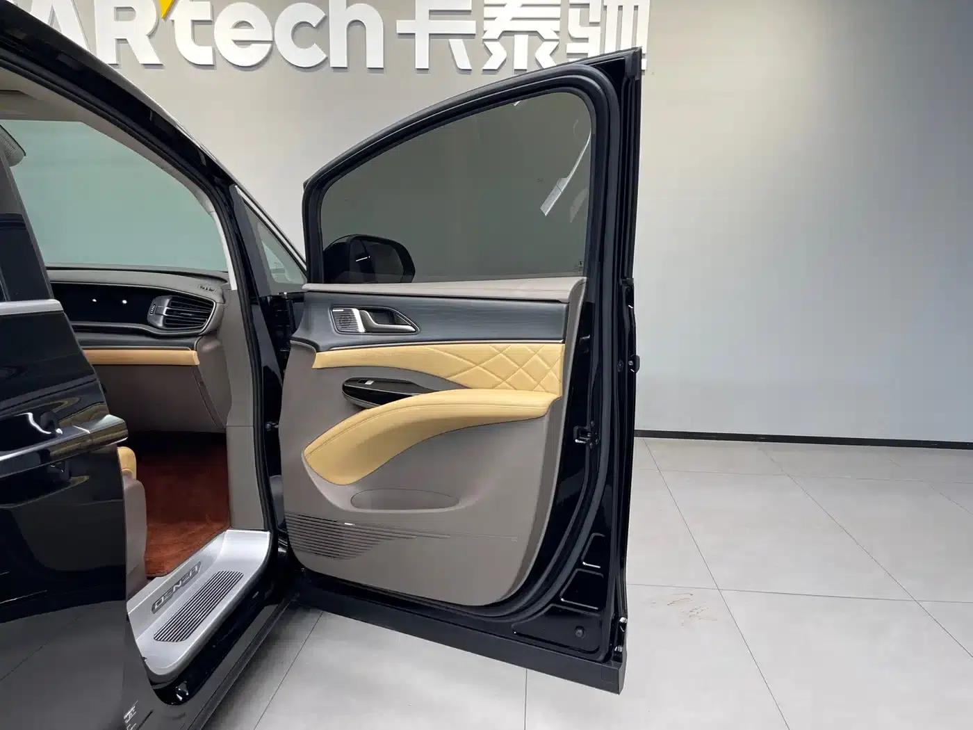 Denza D9 2022 DM-i 970 AWD Flagship Edition — миниатюра 29