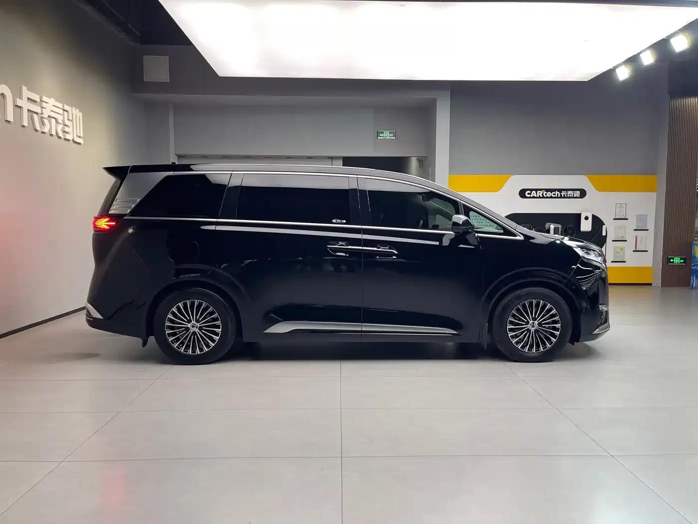 Denza D9 2022 DM-i 970 AWD Flagship Edition — миниатюра 7