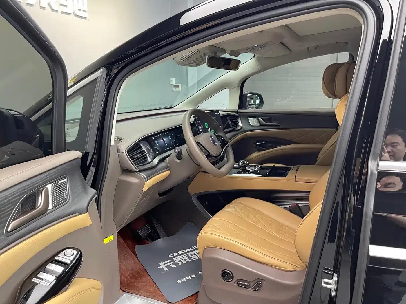 Denza D9 2022 DM-i 970 AWD Flagship Edition — миниатюра 10