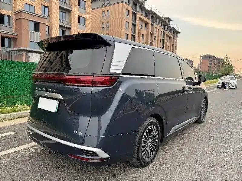 Denza D9 2022 DM-i 970 AWD Flagship Edition — миниатюра 7