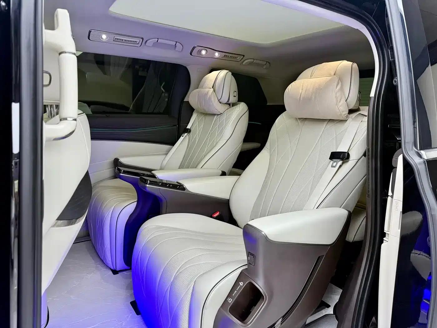 Denza D9 2024 DM-i 980 4WD Premium Edition — миниатюра 6
