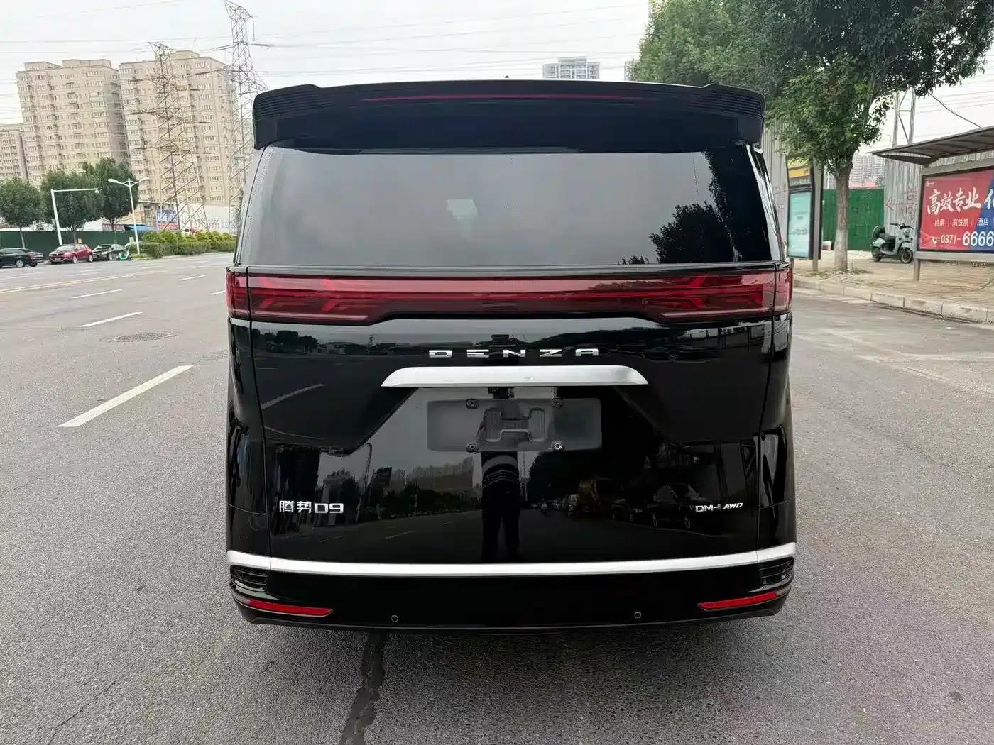 Denza D9 2022 DM-i 970 4WD Premium Edition — миниатюра 8