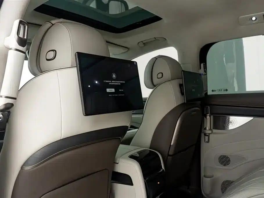 Denza D9 2022 DM-i 970 AWD Flagship Edition — миниатюра 19