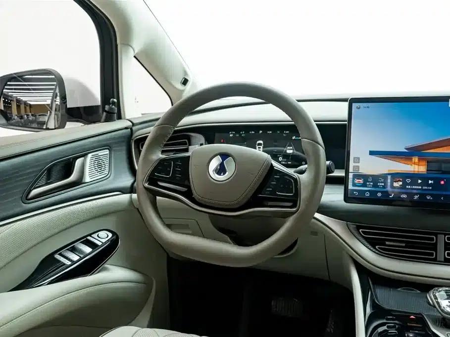Denza D9 2022 DM-i 970 AWD Flagship Edition — миниатюра 21