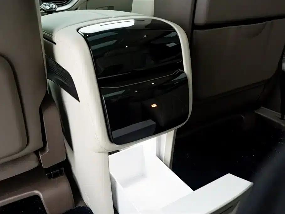 Denza D9 2022 DM-i 970 AWD Flagship Edition — миниатюра 26