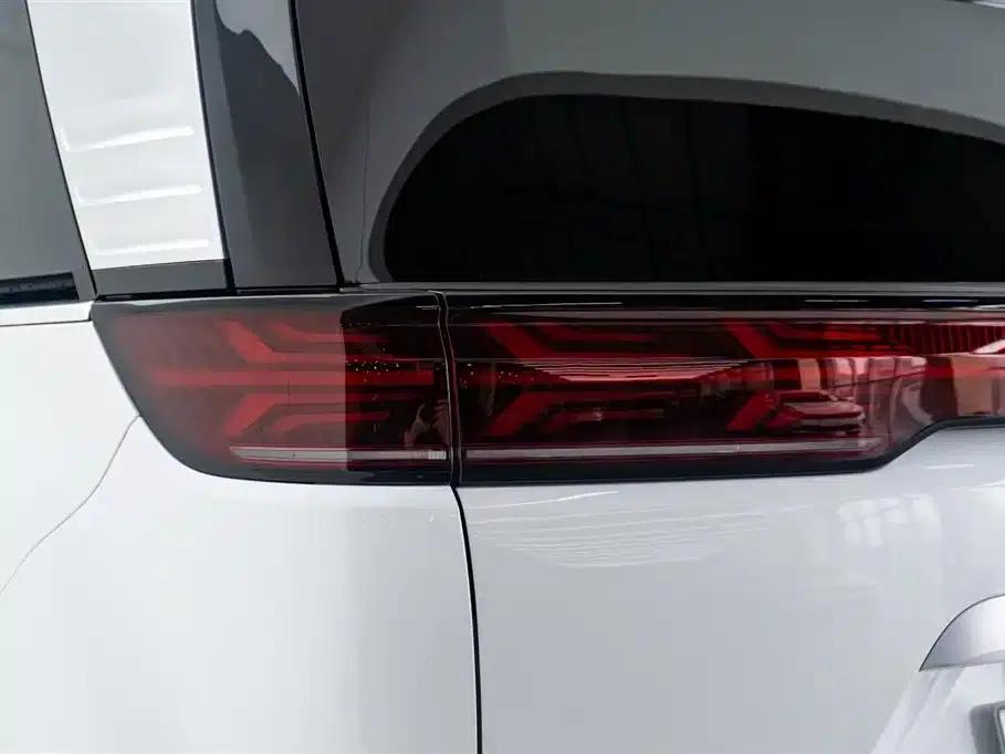 Denza D9 2022 DM-i 970 AWD Flagship Edition — миниатюра 10
