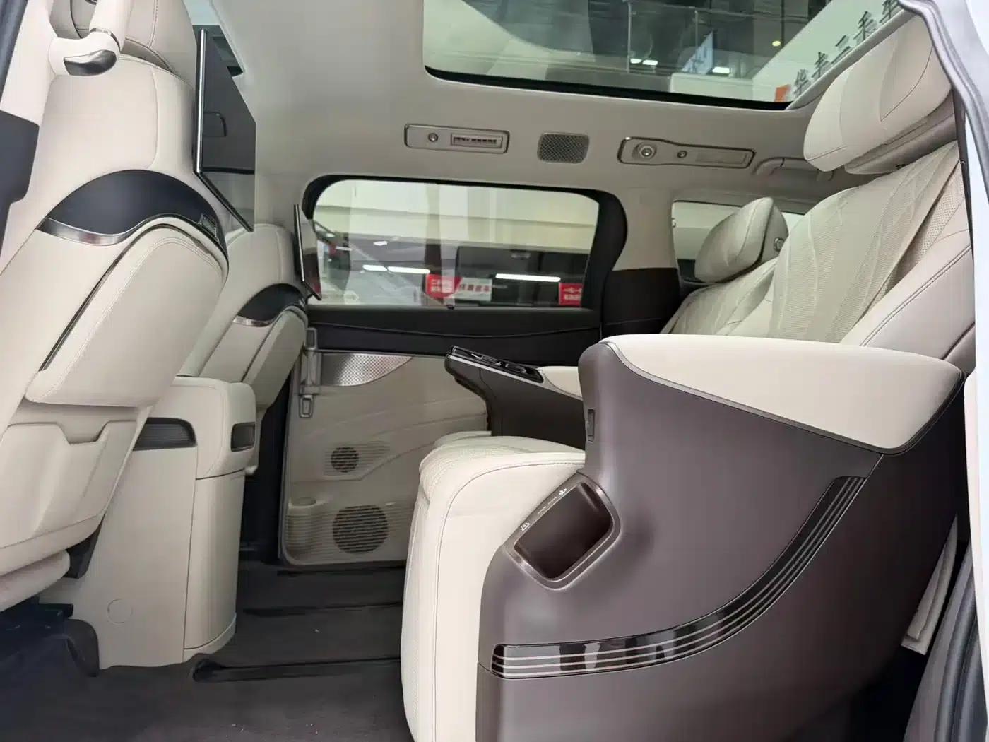 Denza D9 2025 DM-i Smart Driving Edition 1020 AWD Flagship Model — миниатюра 5