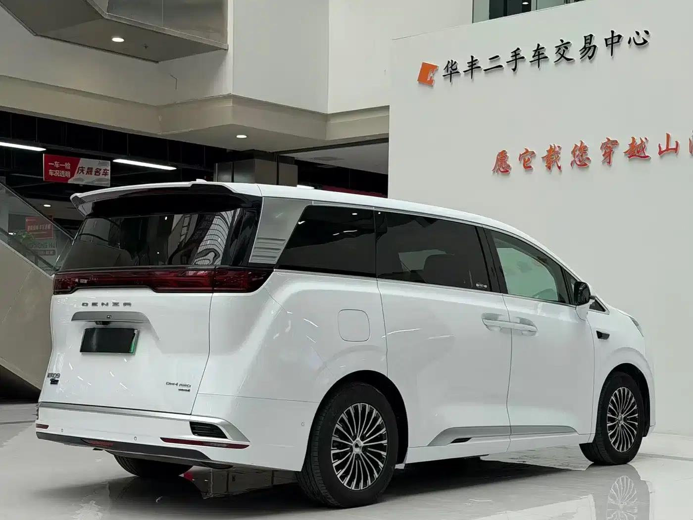Denza D9 2025 DM-i Smart Driving Edition 1020 AWD Flagship Model — миниатюра 7