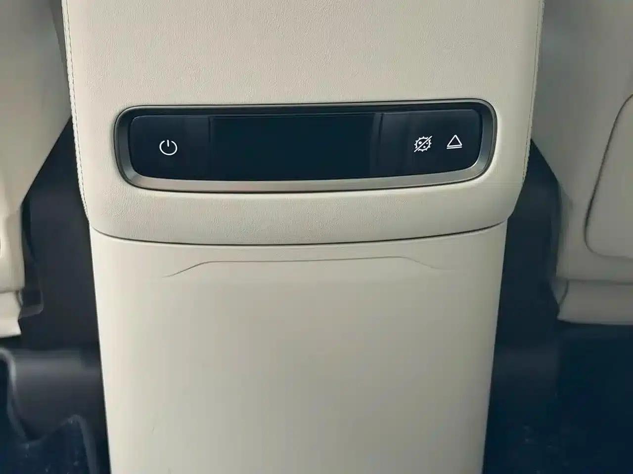 Denza D9 2024 DM-i 980 4WD Premium Edition — миниатюра 16