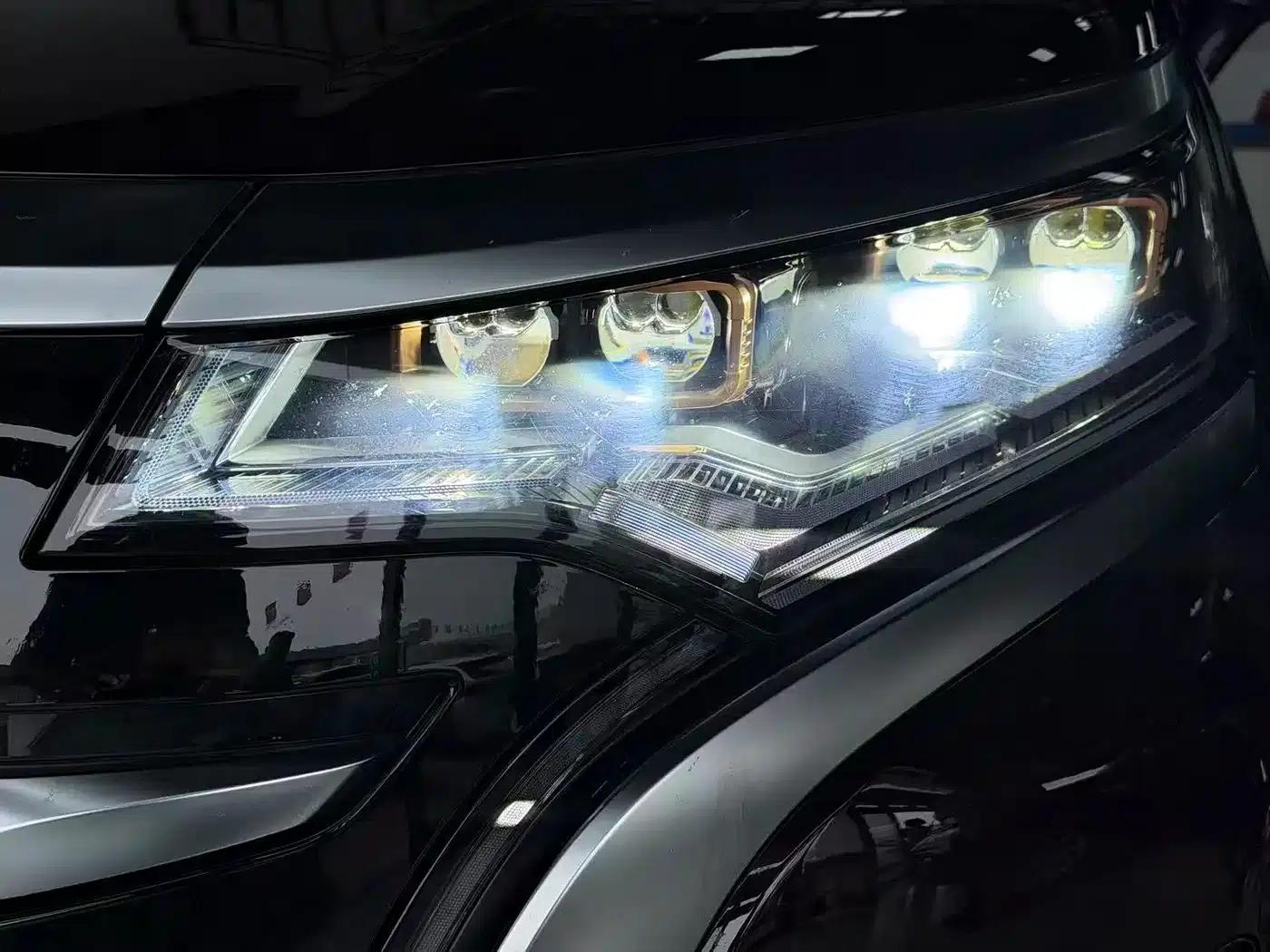 Denza D9 2024 DM-i 980 4WD Premium Edition — миниатюра 3