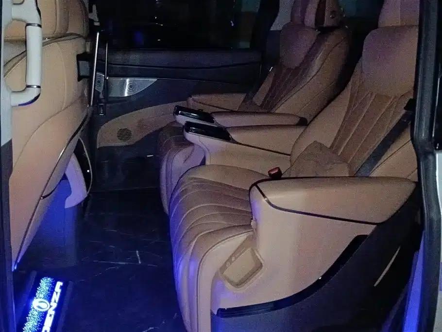 Denza D9 2022 DM-i 970 4WD Premium Edition — миниатюра 11