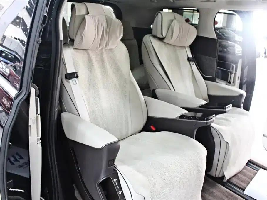 Denza D9 2024 DM-i 970 Luxury Edition — миниатюра 11