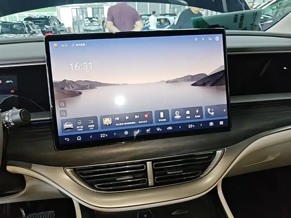 Denza D9 2024 DM-i 980 4WD Premium Edition — миниатюра 13